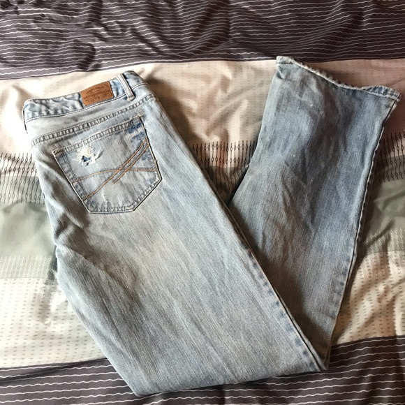 Distressed Jeans; size 9/10 - Picture 4 of 5